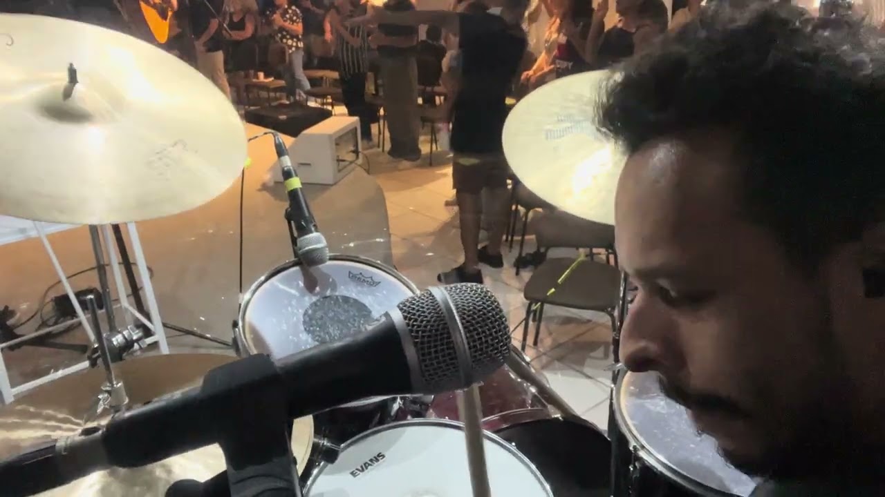 Grande é o Senhor / Louvor ao Rei / Te exaltamos / Ele é exaltado