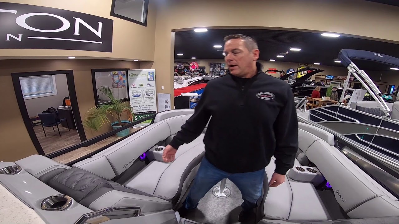2021 Bennington R series Bow Rider