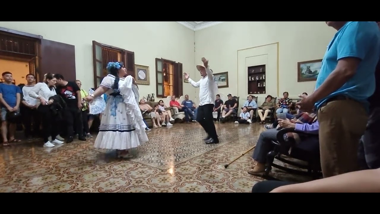 Pieza: El Gara&ntilde;on. Var&oacute;n: Manuel Alfredo Diaz Jim&eacute;nez. Dama: X&oacute;chilt R. Guti&eacute;rrez C&oacute;rdoba.