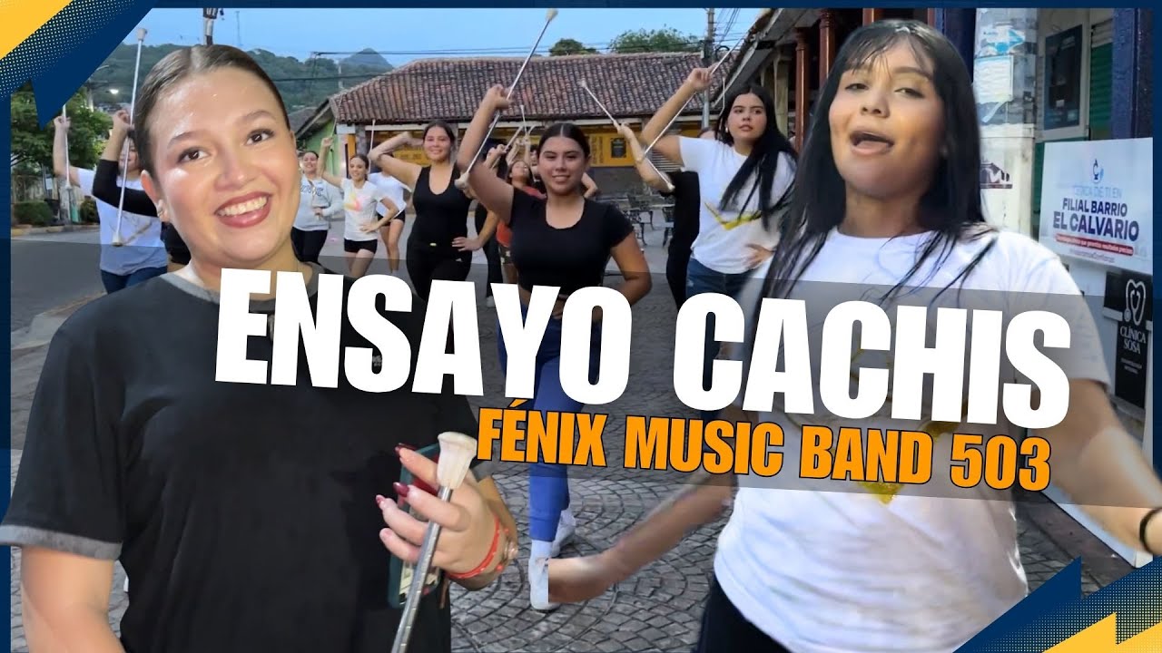 Ensayo de las cachiporrista de la Fénix Music Band previo al desfile fiestas de Chalate.