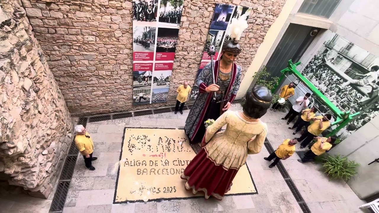 Desfeta de la catifa de La Casa dels Entremesos pels Gegants de Sant Jaume - Corpus 2025