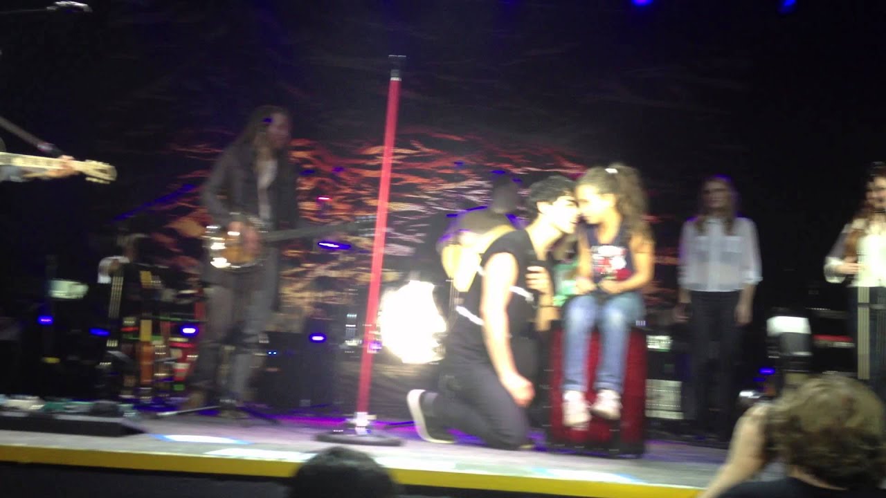 Jonas Brothers - Little Girl on Stage - Porto Alegre 03.14 - Front Row - HQ