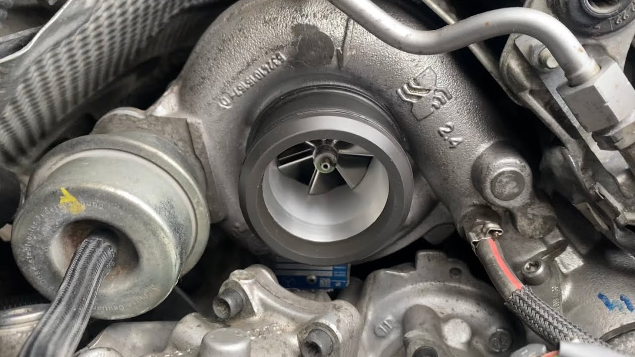 W212 OM651 twin turbo upgrade, removing old turbo.