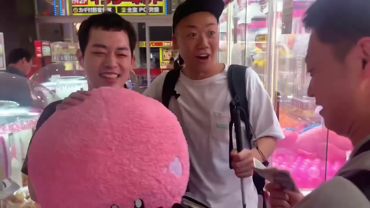 クレーンゲームでカービィのぬいぐるみを1発ゲットする目の見えない濱田祐太郎！【濱田祐太郎】