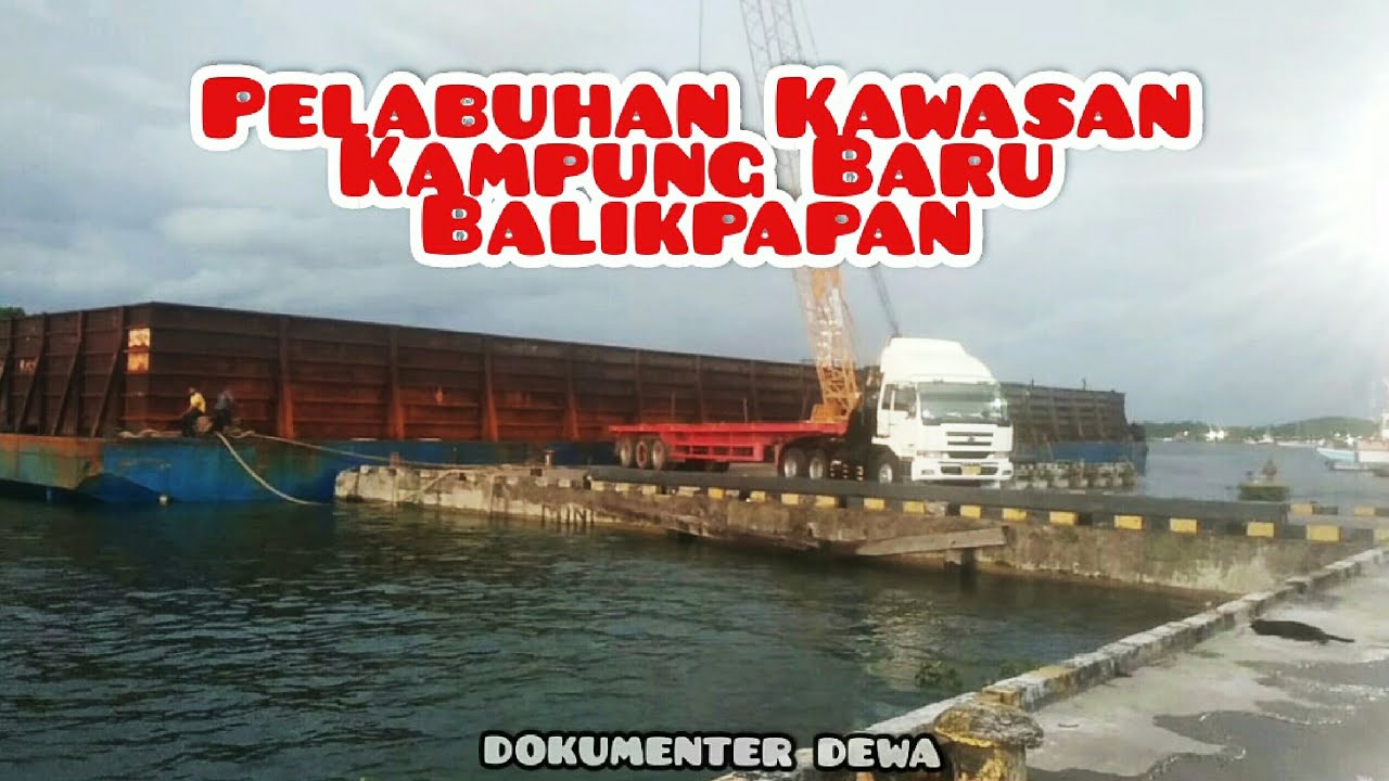 Bongkar muat kapal kapal di Pelabuhan Kawasan Kampung Baru Balikpapan