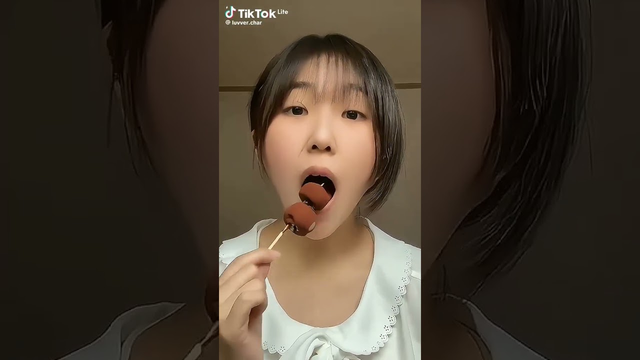 Fancam muk | Cap: C c&oacute; th&iacute;ch ăn Mochi socola kh?😍❤#xuhuong#youtuber (Cre:tiktok)