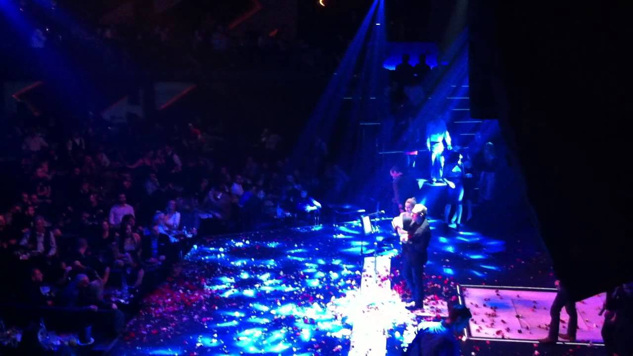 Notis Sfakianakis - Χαράματα Live Enastron 2014 (HD)