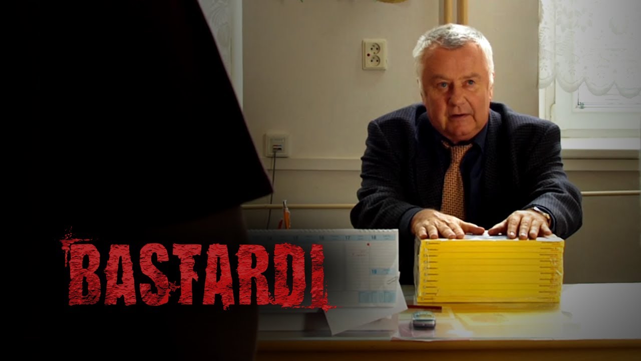 Sběr papíru | Ukázka z filmu Bastardi (2010)