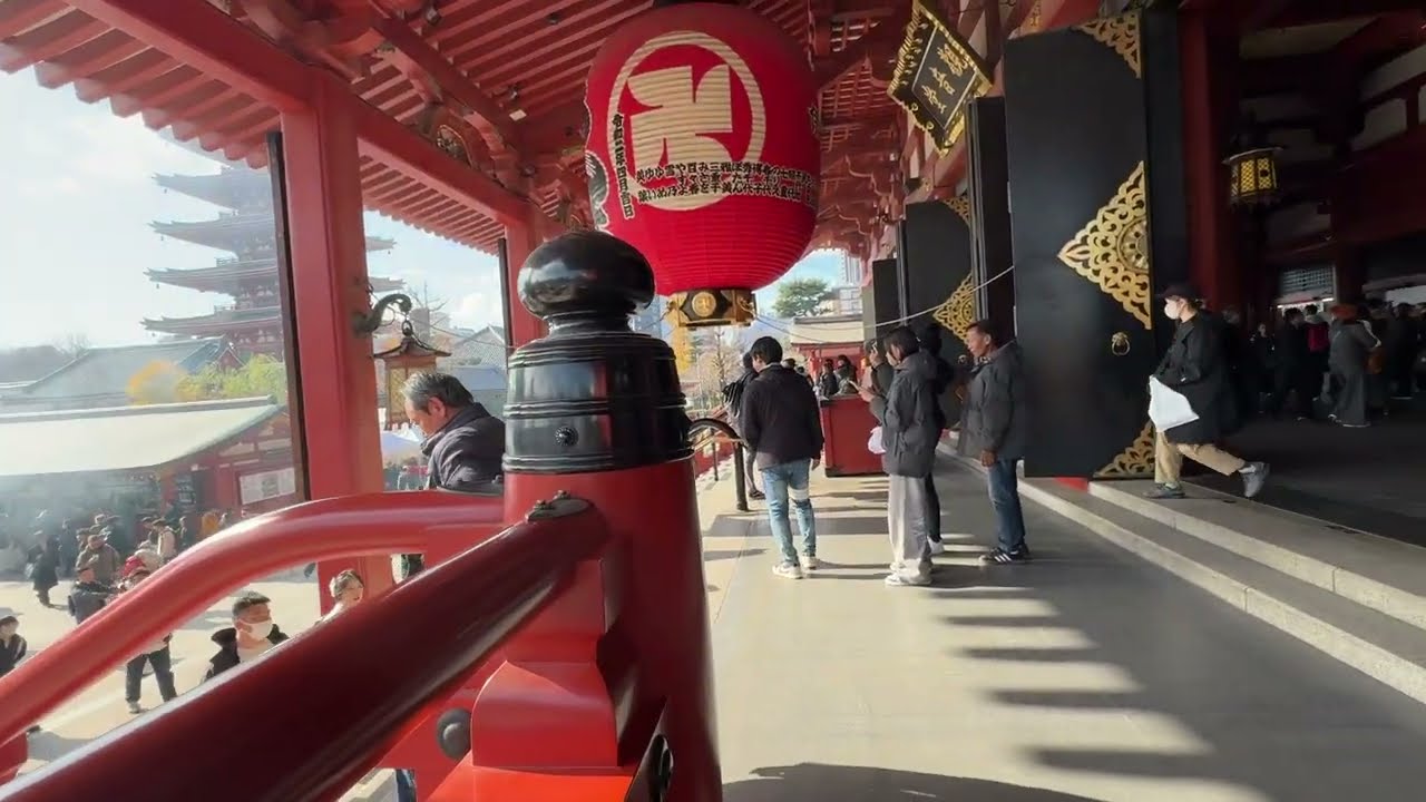 From the Main Hall to Hozomon Gate | Sunny Noon at Senso-ji | Dec 2025