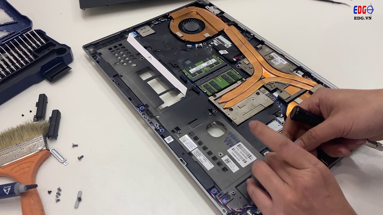 Quá trình thay vỏ Dell 7730