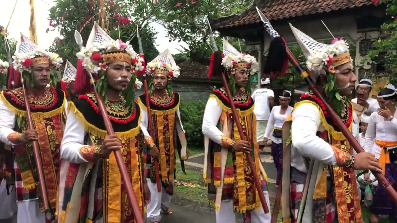 Ngebejiang idha betara. Rauh saking beji tawar