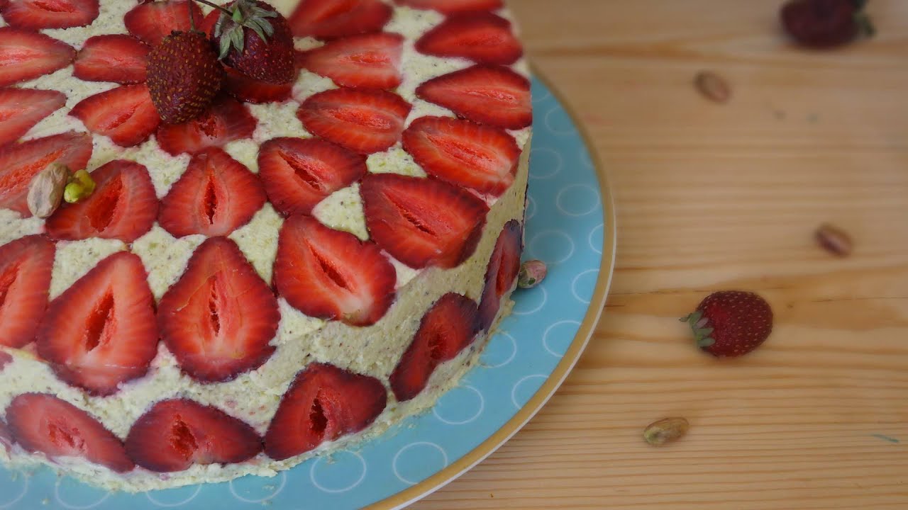 Délicieuse recette du Fraisier à la crème mousseline à la pistache