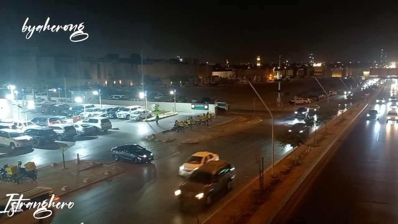 lulu hyper market along the highway of Abu Baker siddiq road