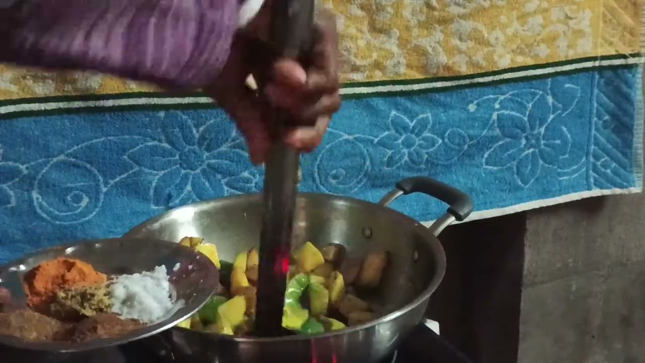 Allu, tamaatar, bagen,sim etc mix sabji 👌