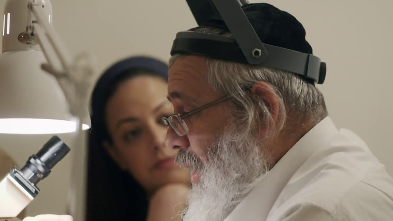 בת גרושה שואלת את אביה מה השידוך הנכון ואומר לה להתפלל ולא להתייאש