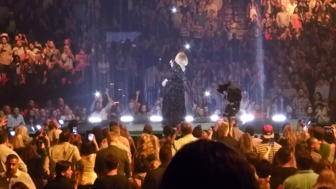 Adele - Set Fire to the Rain LIVE Austin Tx. 11/4/16