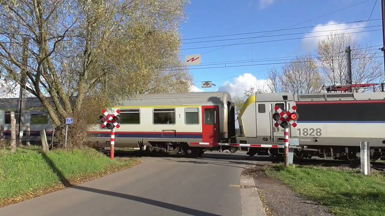Passage a Niveau Ruyff (Welkenraedt) / Spoorwegovergang/ Railroad-/ Level Crossing/ Bahnübergang