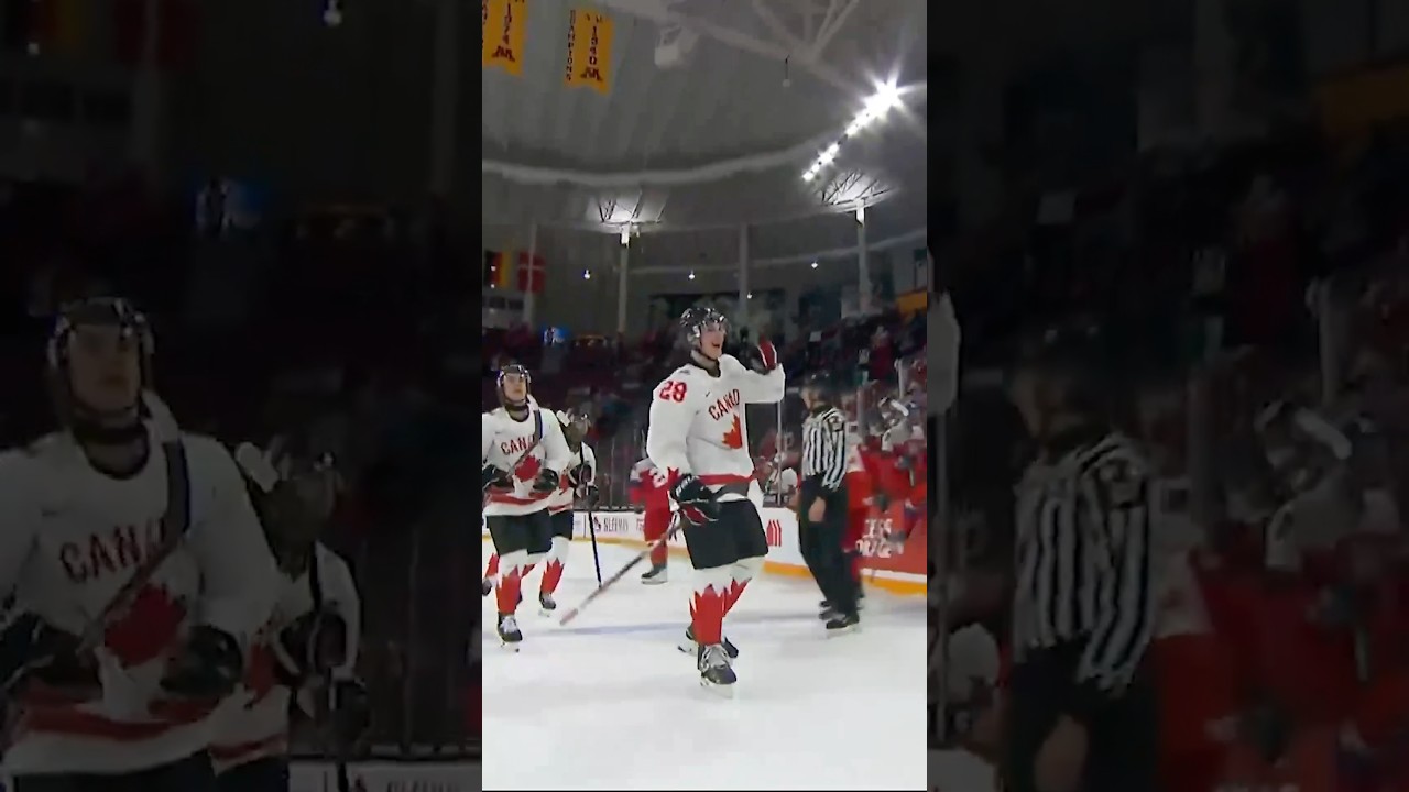 BRADY MARTIN SCORES CANADA'S FIRST GOAL OF THE TOURNEY! 🇨🇦 #WorldJuniors
