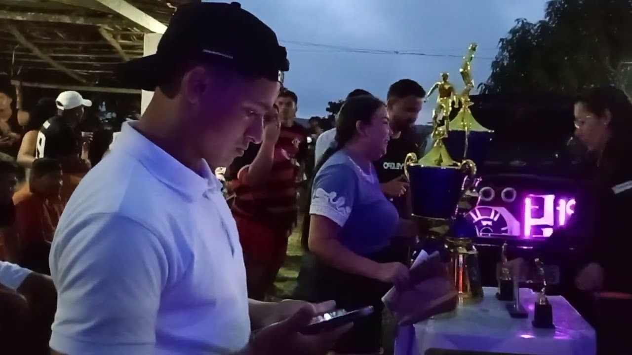 As entregas de trofeis na final da copa da estiva