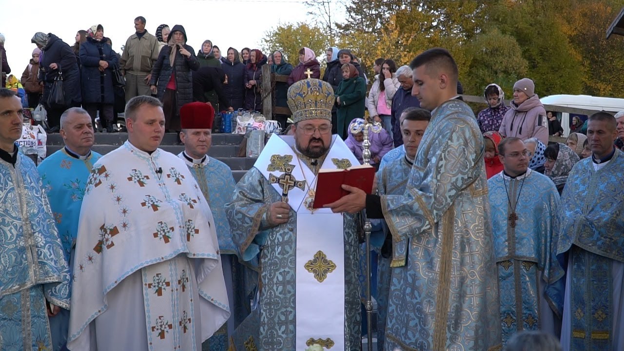 Владика Петро Голіней очолив Архієрейське Богослужіння в «Богородичній Святині» с. Товмачик. Проща.