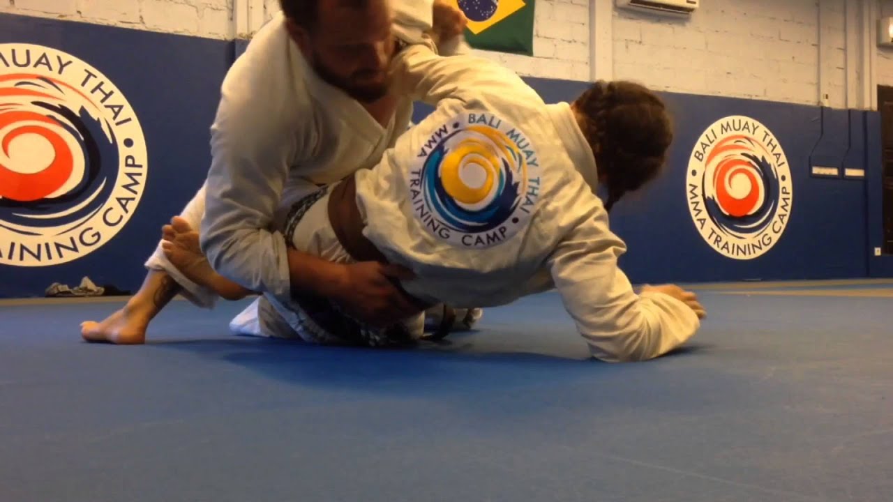 BJJ Girls: Rolling with Justin Sidelle of Bali MMA