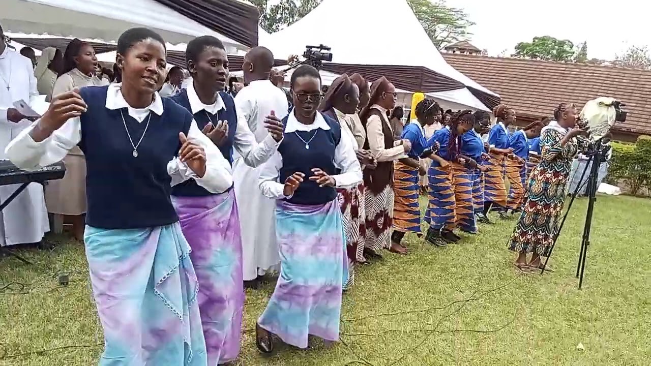 UIPOKEE LIVE PERFORMANCE BY LITTLE SISTER'S OF ST. JOSEPH KAREN 🥰