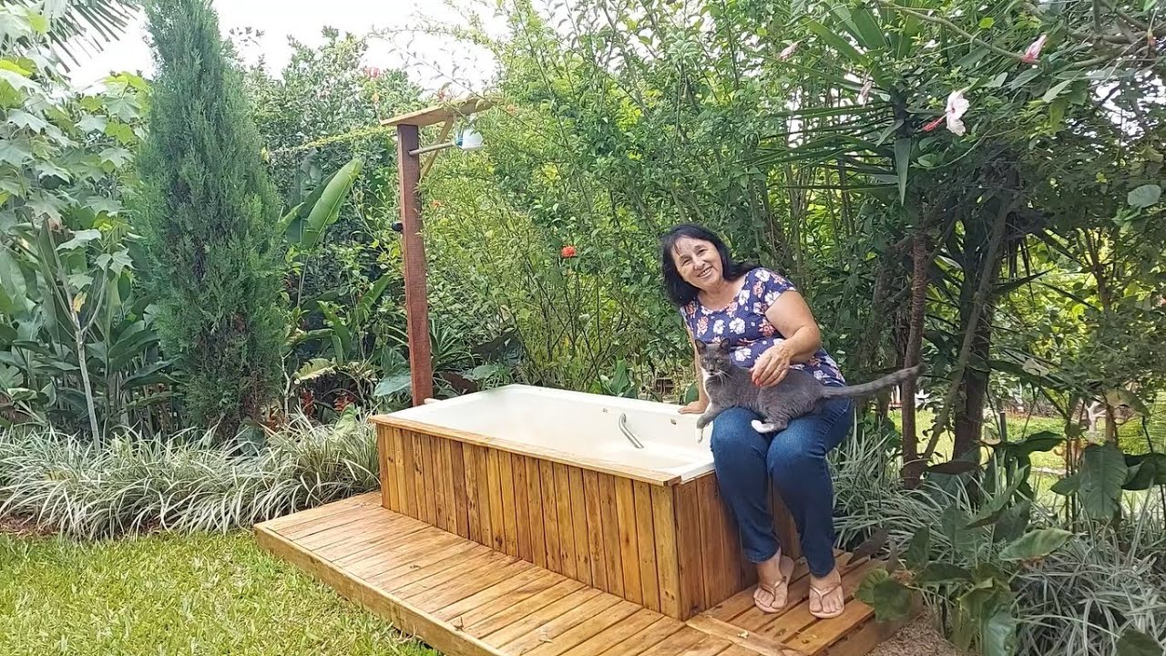 COLOCAMOS UMA BANHEIRA NO JARDIM!!!