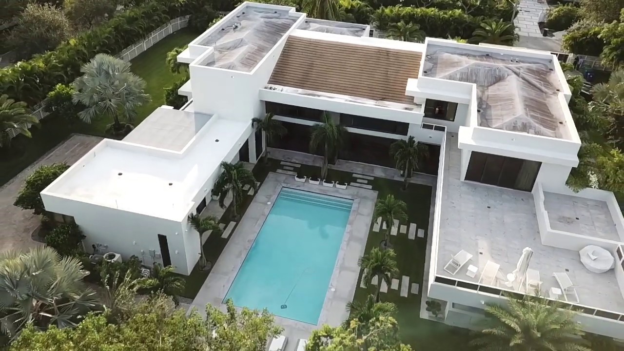 Art collector's Modern Home for Sale in Pinecrest Florida.