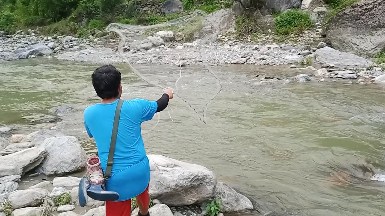 CAST-NET FISHING IN NEPAL | CAST NETTING IN NEPAL | पाखुरिलाई जाल मायाली ।