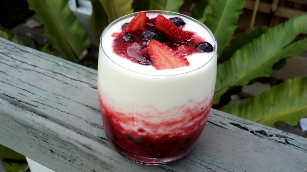 DELICIOUS BERRY PARFAIT DESSERT