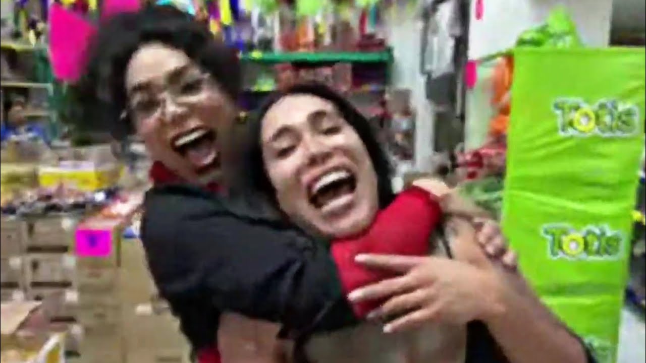 KARIPAO COMPRAN DULCES PARA LA POSADA 💋🪅✨ ┃ Karina y Paola - @Mintohato