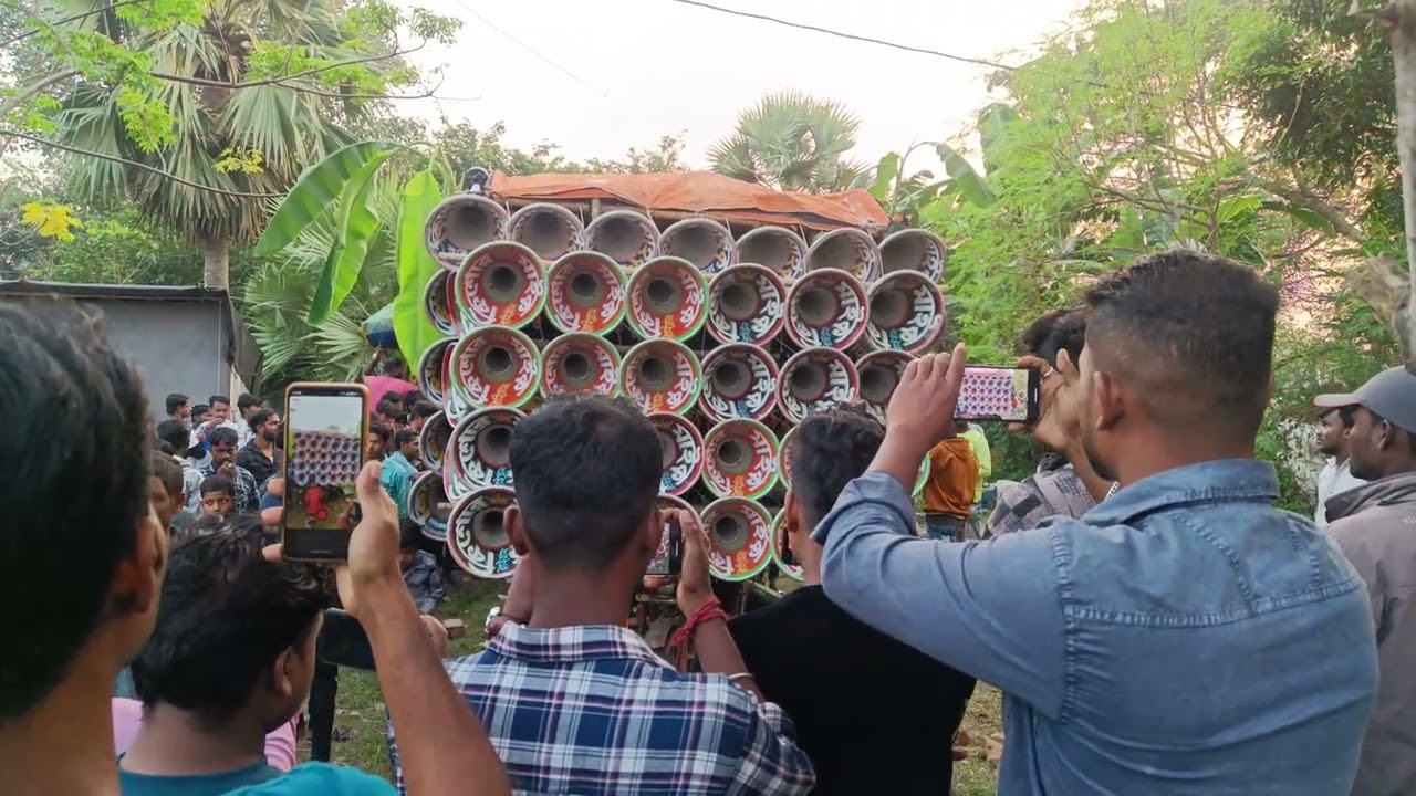 কিশোর মাইক চেক করছে কেমন বাজছে কমেন্ট করবে