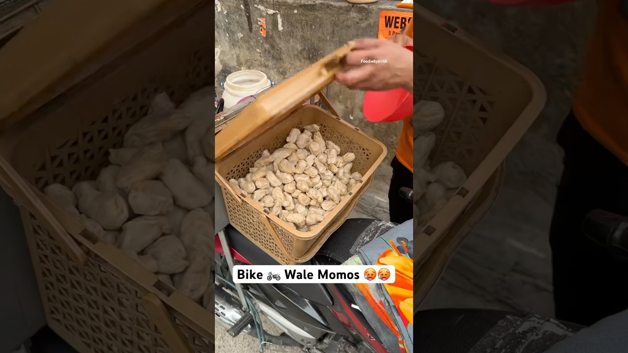 Bike 🏍️ Wale Momos 🥵🥵 #momos #shorts