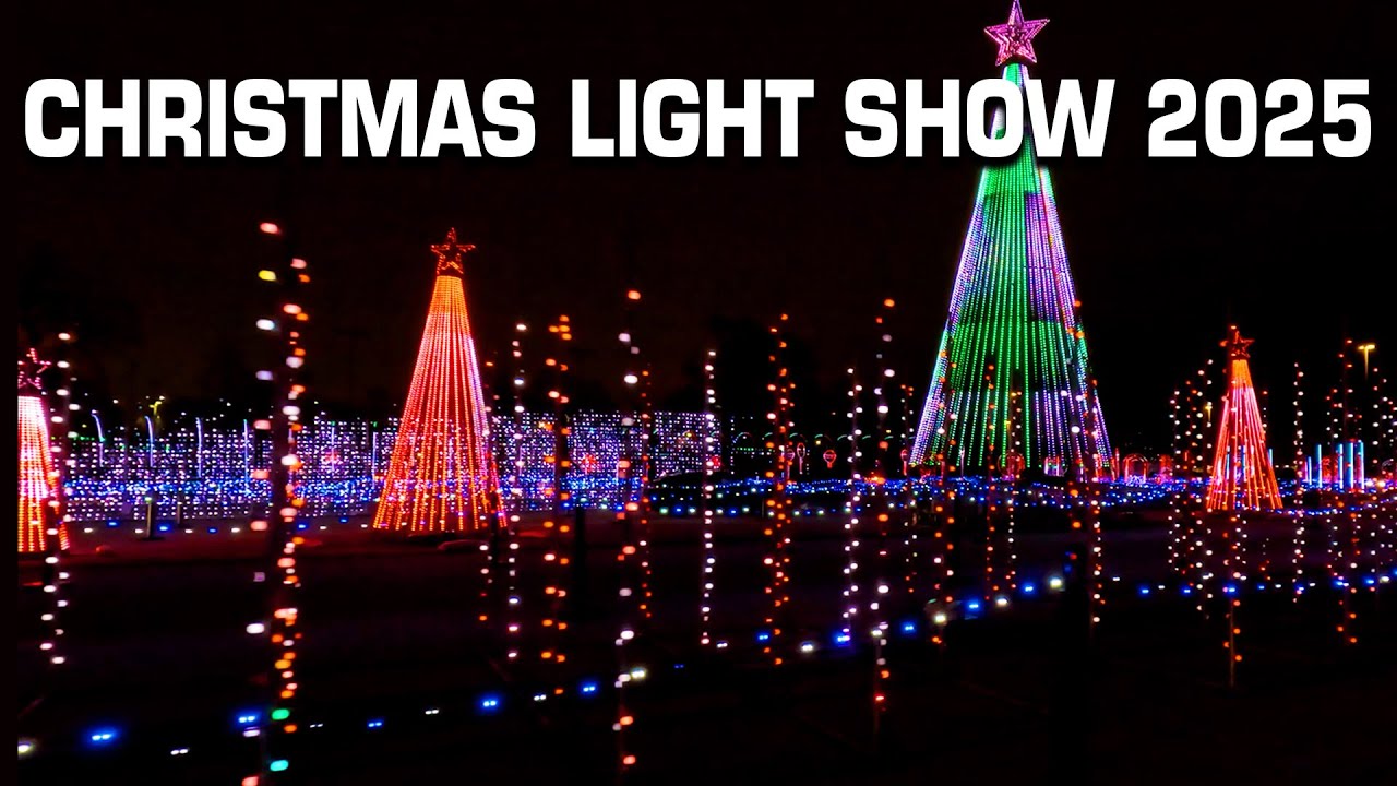Amazing Christmas Light Show 2025 with Top Christmas Songs 🎄 Christmas Lights ❄️ Christmas Ambience