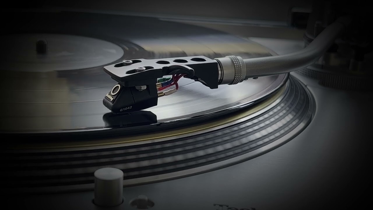 David Bowie - Blackstar (2016 Vinyl LP) - Technics 1200G / Goldring G1042