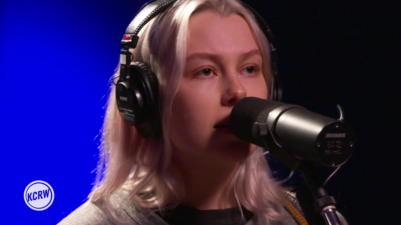 Phoebe Bridgers perfoming 