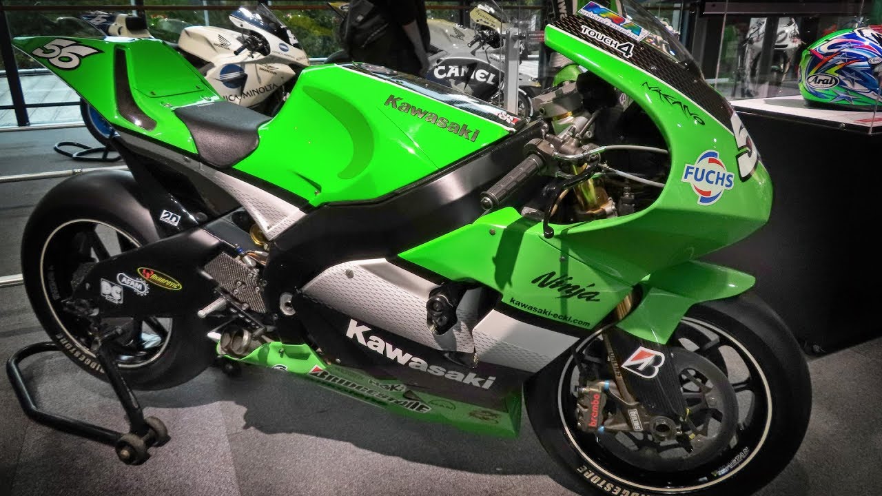 MOTO GP Machine Kawasaki Ninja ZX-RR 2005 & Ninja ZX-RR Engine