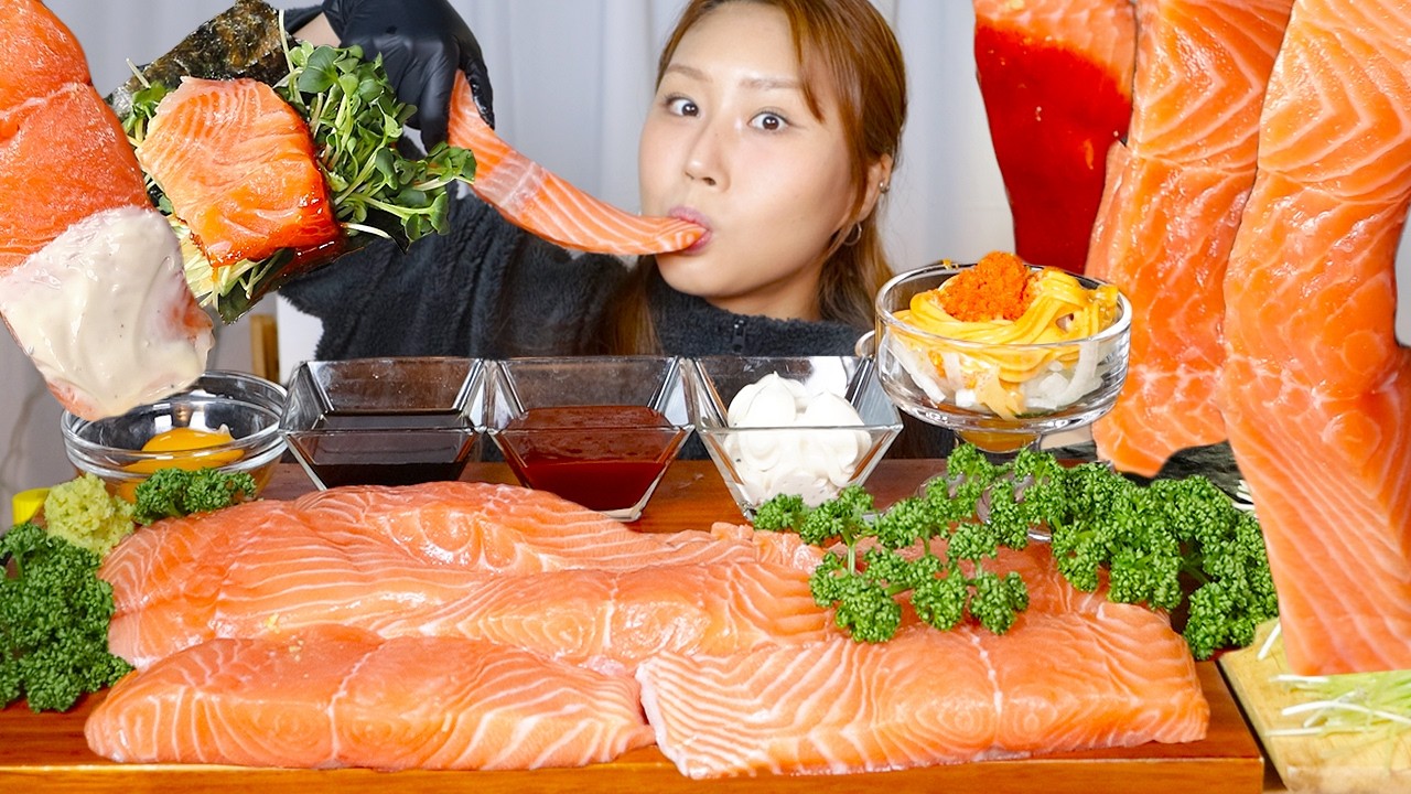MUKBANG) 연어 1KG🧡 곰처럼 먹는 통연어! 스리라차 연어회 먹방 Raw Salmon asmr eating