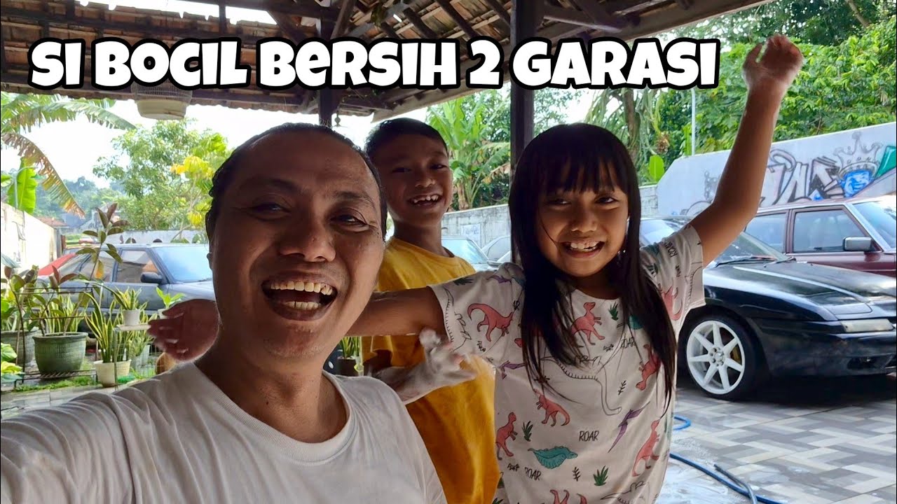 Si bocil semangat bersihkan garasi