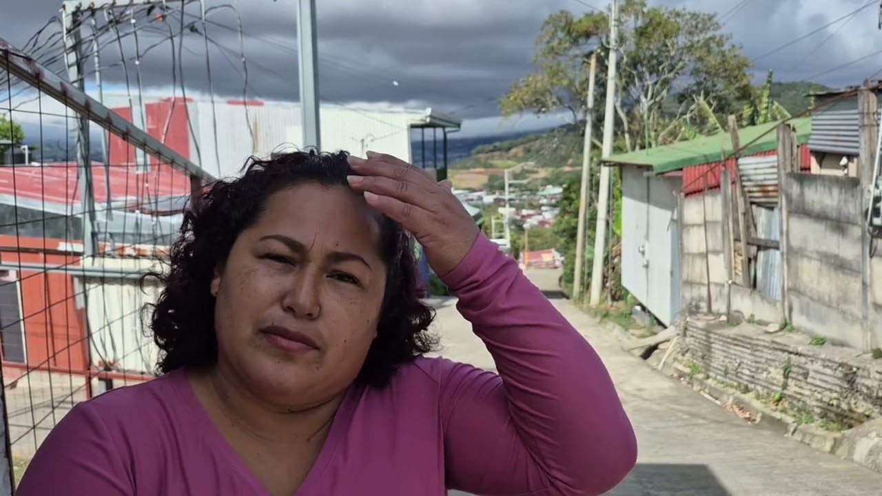 Calle Manzano en Desampa y Aserrí sufren por el agua 