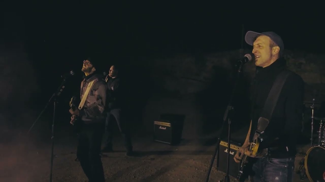 FUEGO DE MORTERO - Nuestra respuesta encapuchada - videoclip