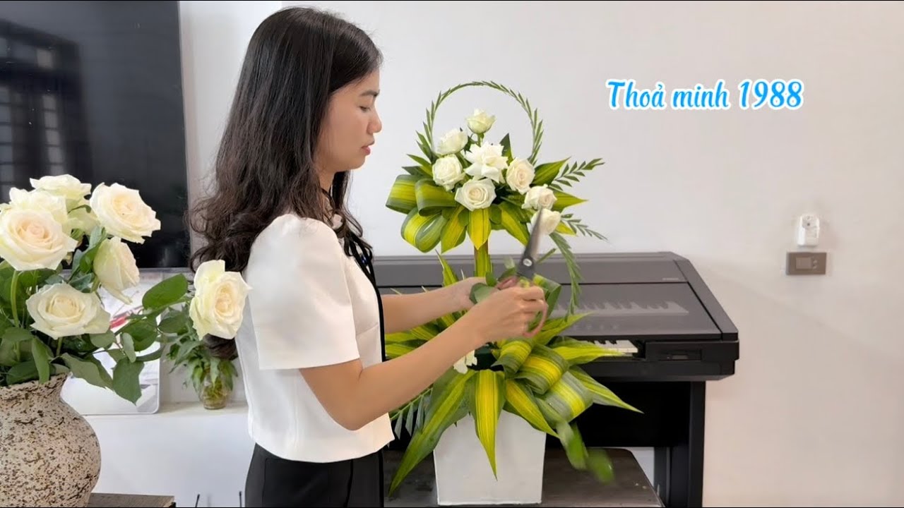 Cắm hoa hai tầng tone trắng siêu xinh.