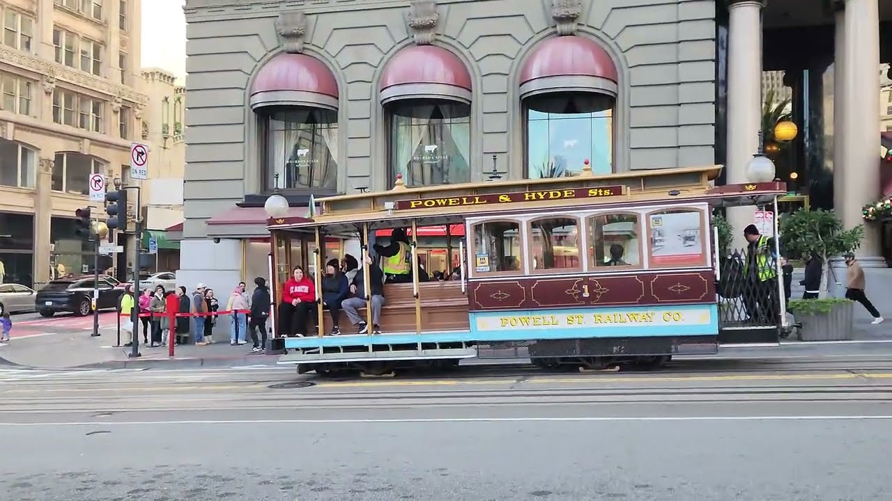 Walking in San Francisco #cablecar #unionsquare #sanfrancisco #california #america #usa 