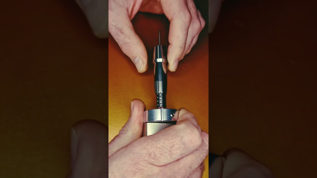 Yale disc detainer padlock picked open #lockpicking #lockpicker  #howtopickalock #locksportcommunity