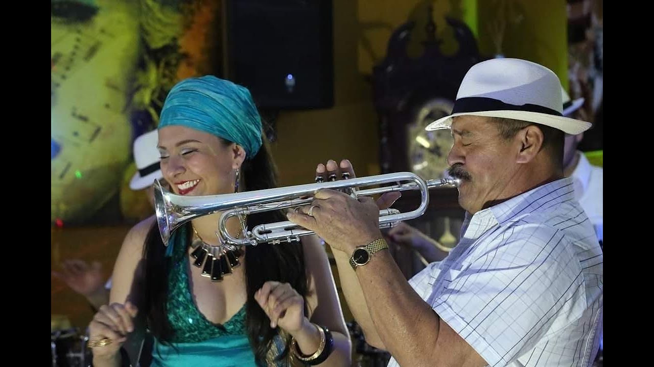 LLUVIA Y SUS SONEROS - EL CUARTO DE TULA - (DRA)