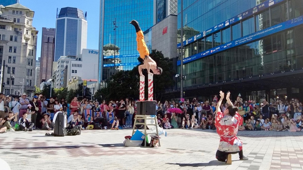 Auckland - International Buskers Festival HEROMACRO 奧克蘭 國際街頭藝人節 | Hung Out Exploring