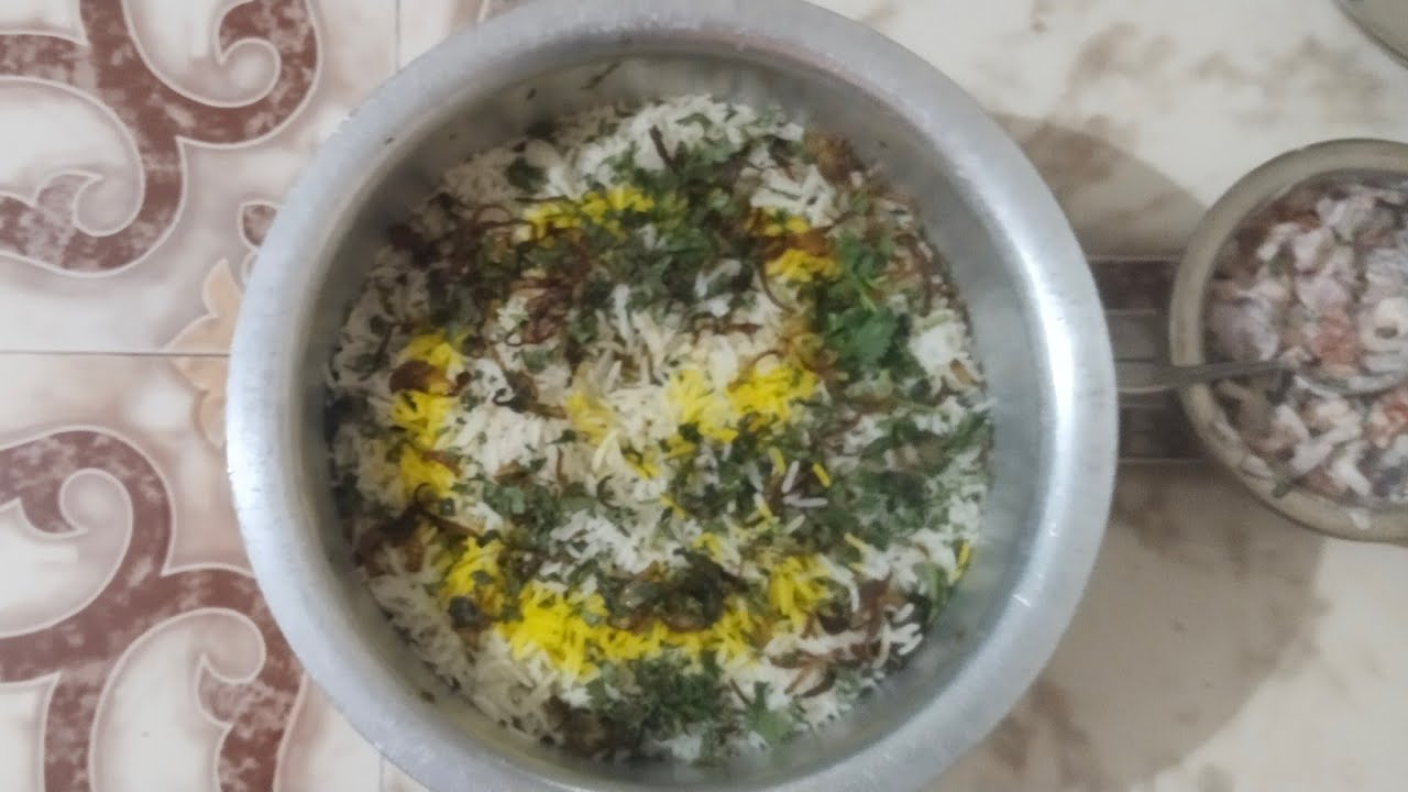 नमस्कार मित्रानो आज बनवली धुलवड पेशल चिकन दम बिरयानी 