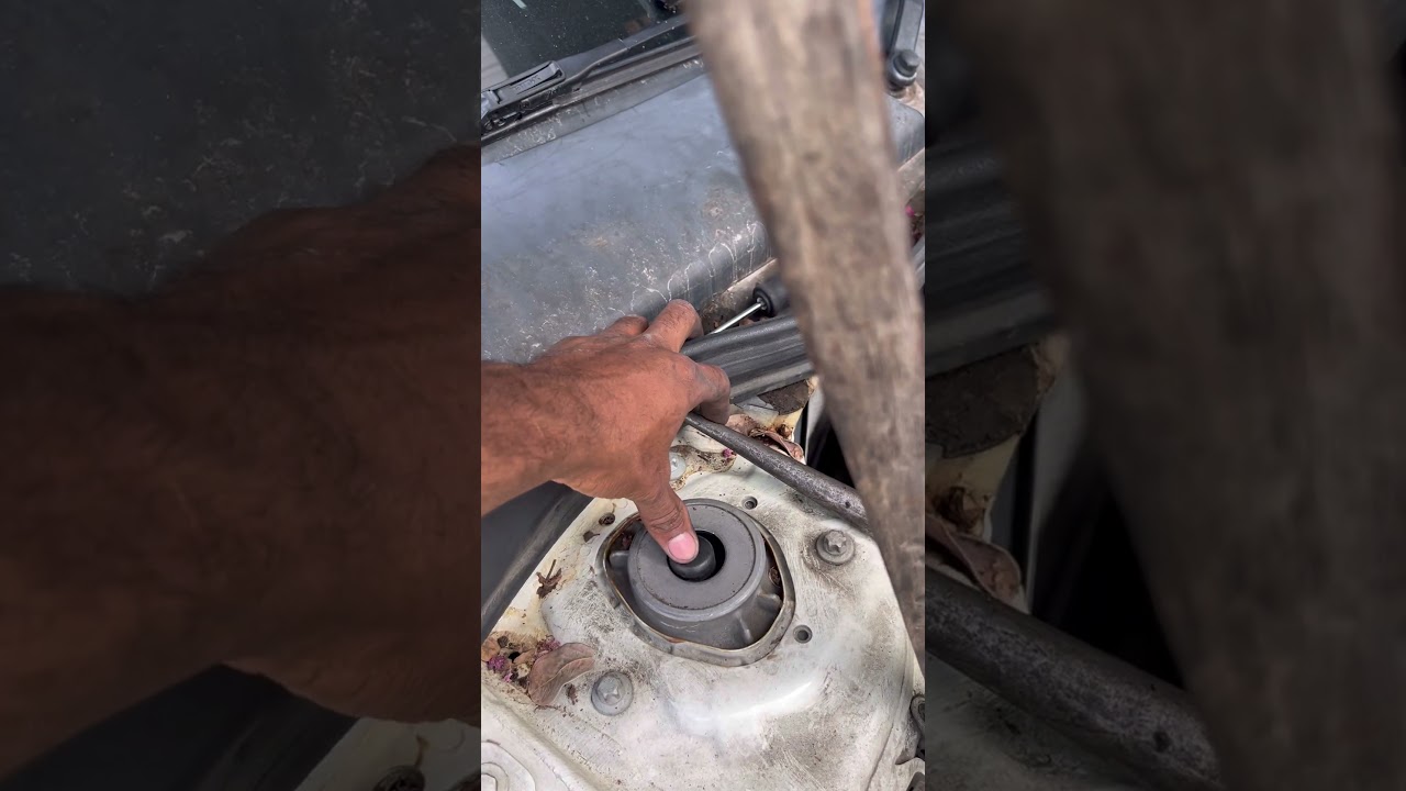 Mercedes CLA 250 2015 года выпуска, неисправная передняя стойка #mercedes #diy #mechanic #failure...