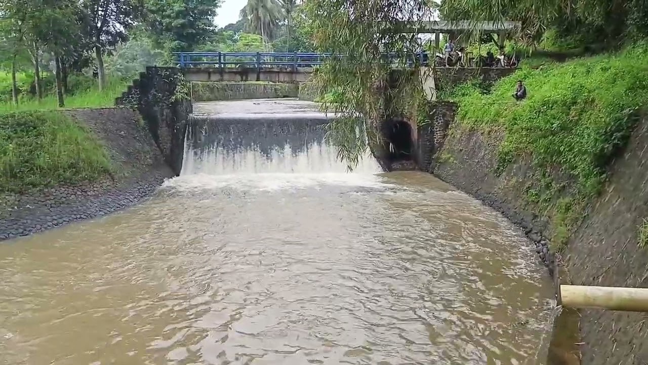 Gilaaa.Tarikannya bikin putus senar Pancing.Strike Bebeong