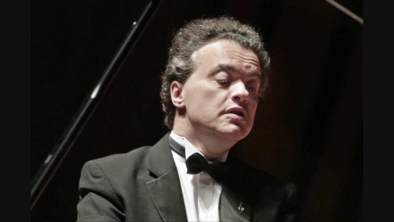 Evgeny Kissin PLAYS Chopin (Nocturne Op. 27 No. 1)